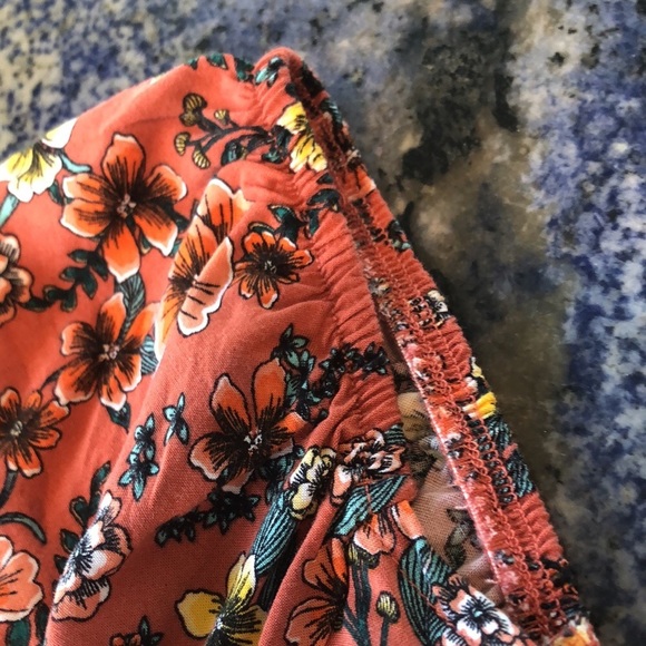 NO BOUNDARIES RUCHED & GATHERED SHORT SLEEVE CROP TOP • FLORAL PATTERN • sz M - Picture 9 of 14